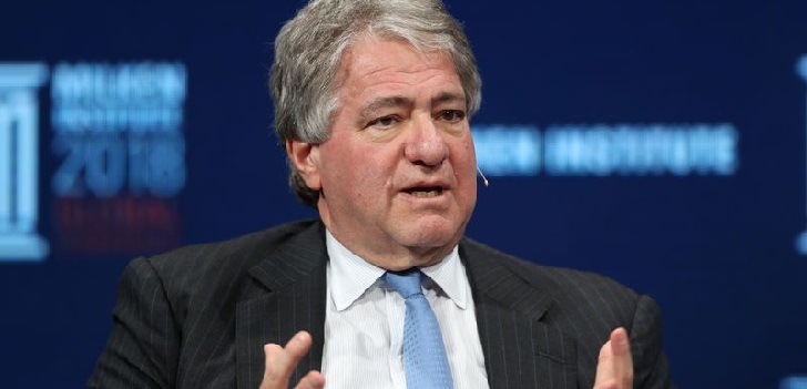 Leon Black, presidente de Apollo. Apollo vuelve a sacar la chequera en España: compra una cartera de activos a Santander por 200 millones
